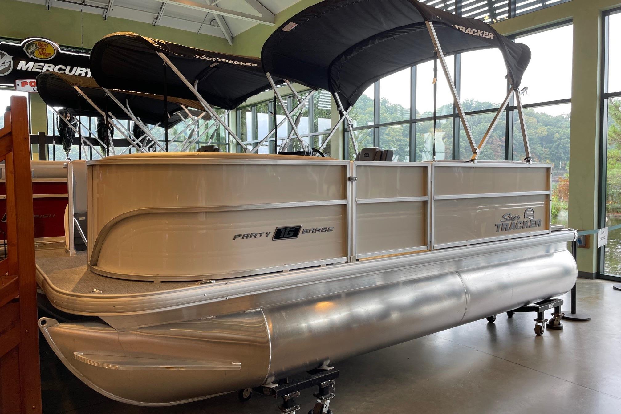 2026 SUN TRACKER PARTY BARGE 16 DLX | Bass Pro Shops